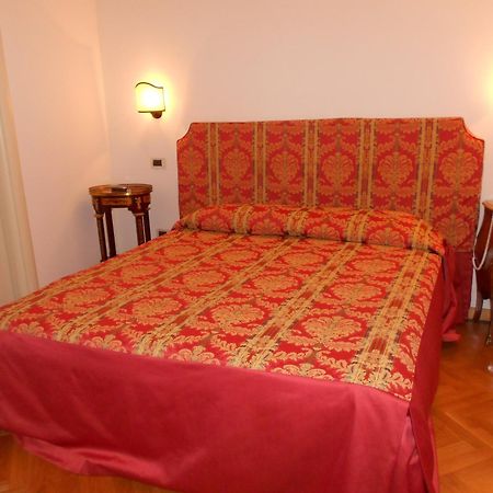 Al Teatro Hotel Livorno Kültér fotó