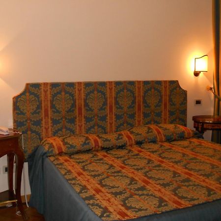 Al Teatro Hotel Livorno Kültér fotó