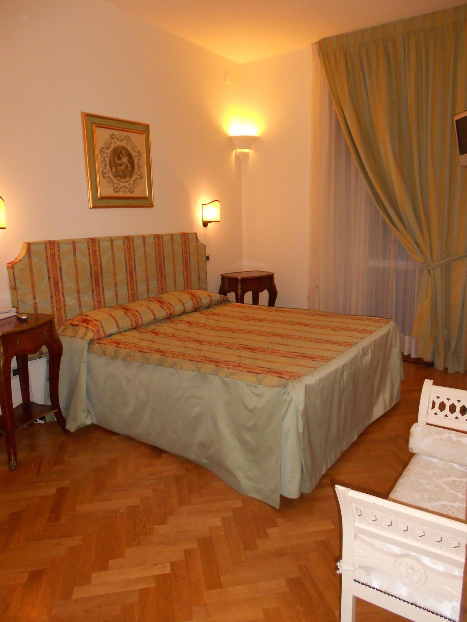 Al Teatro Hotel Livorno Kültér fotó