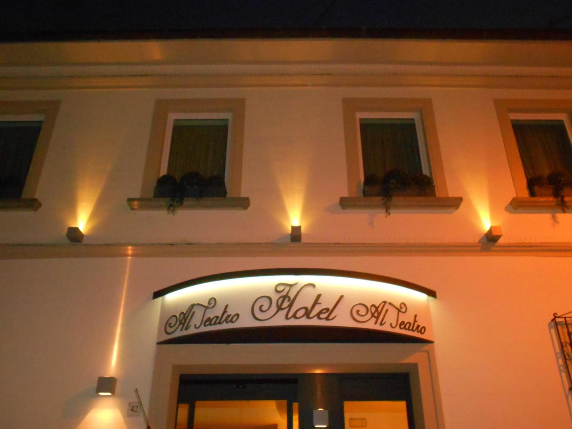 Al Teatro Hotel Livorno Kültér fotó