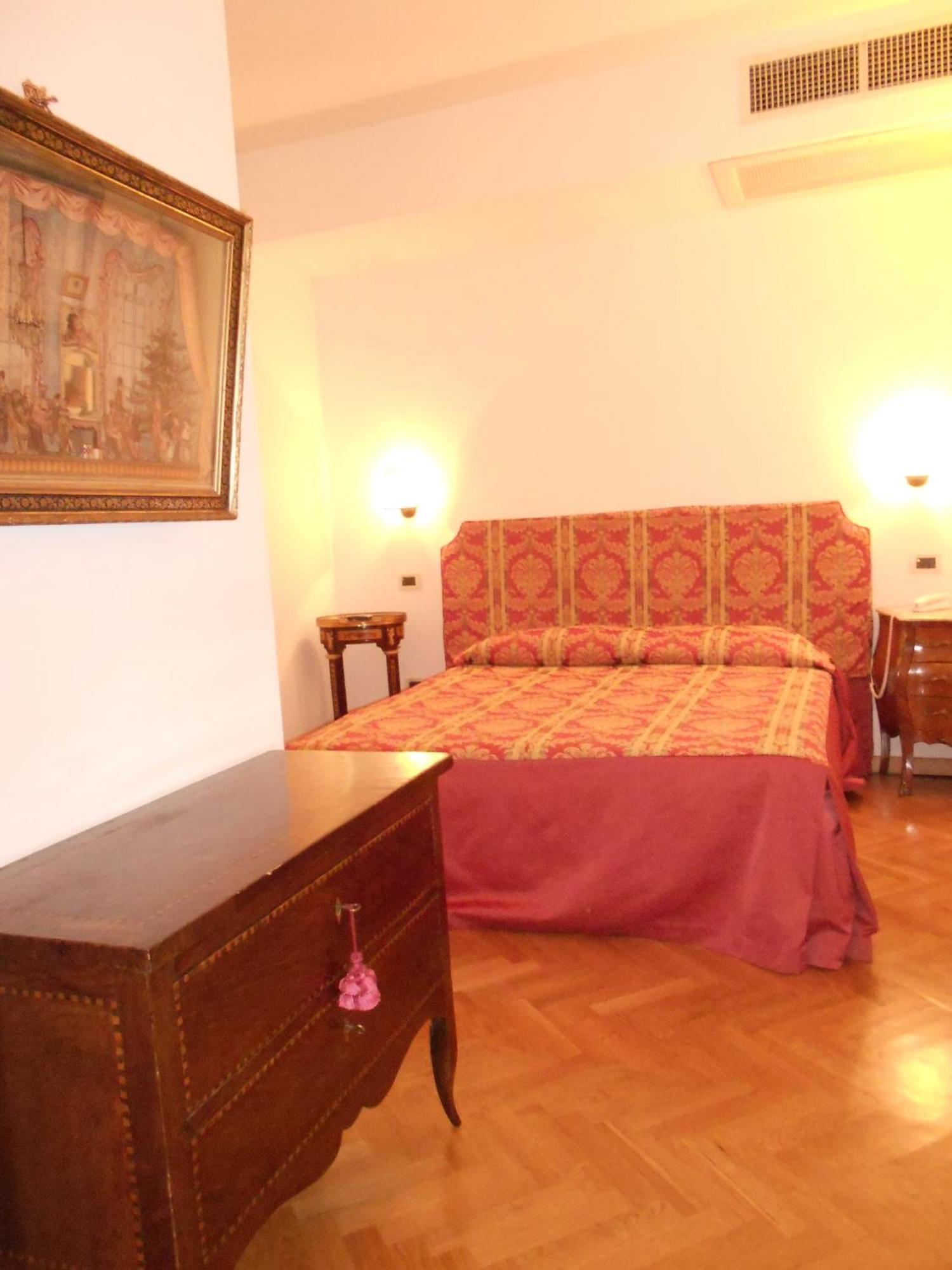 Al Teatro Hotel Livorno Kültér fotó
