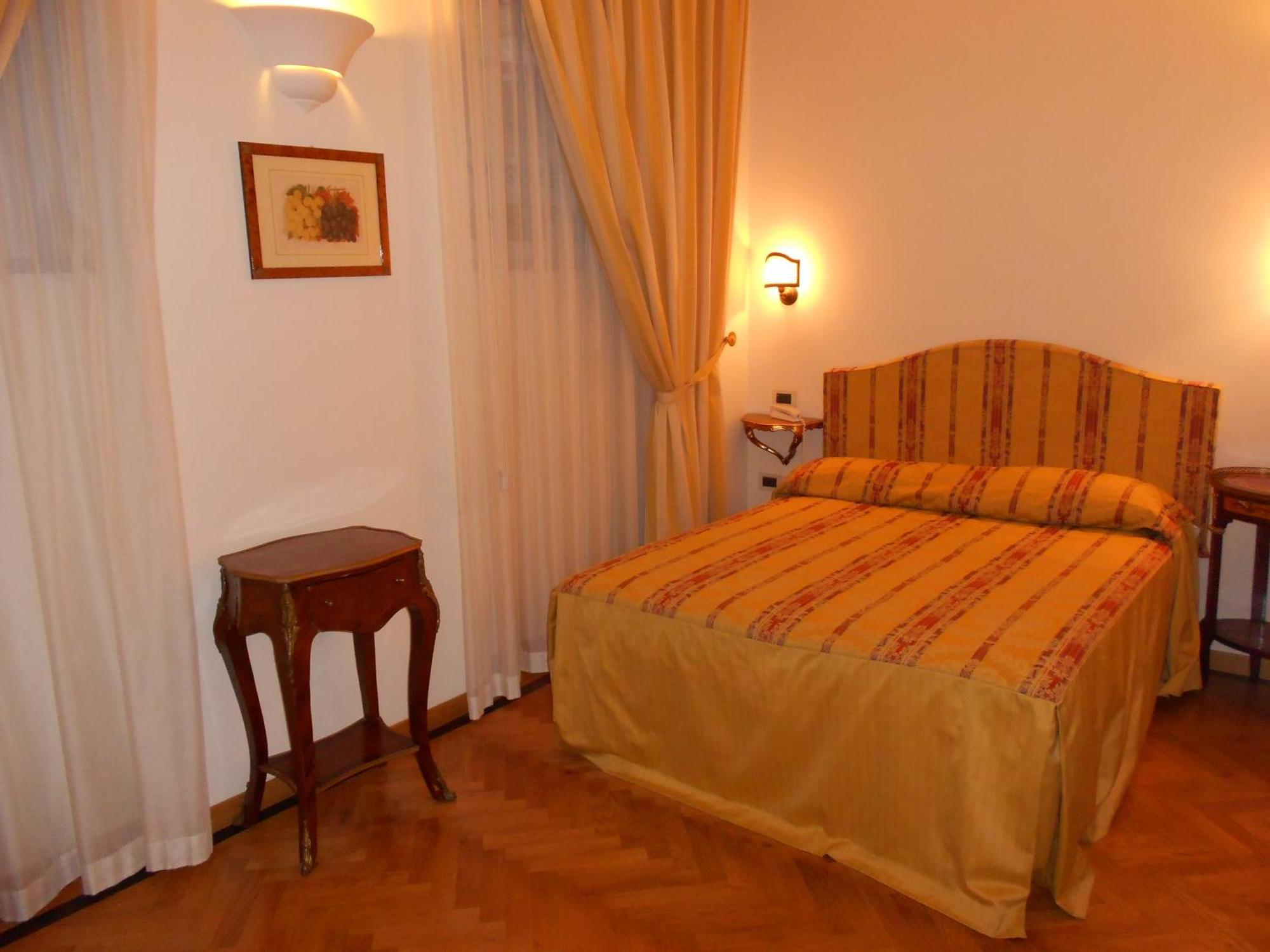 Al Teatro Hotel Livorno Kültér fotó