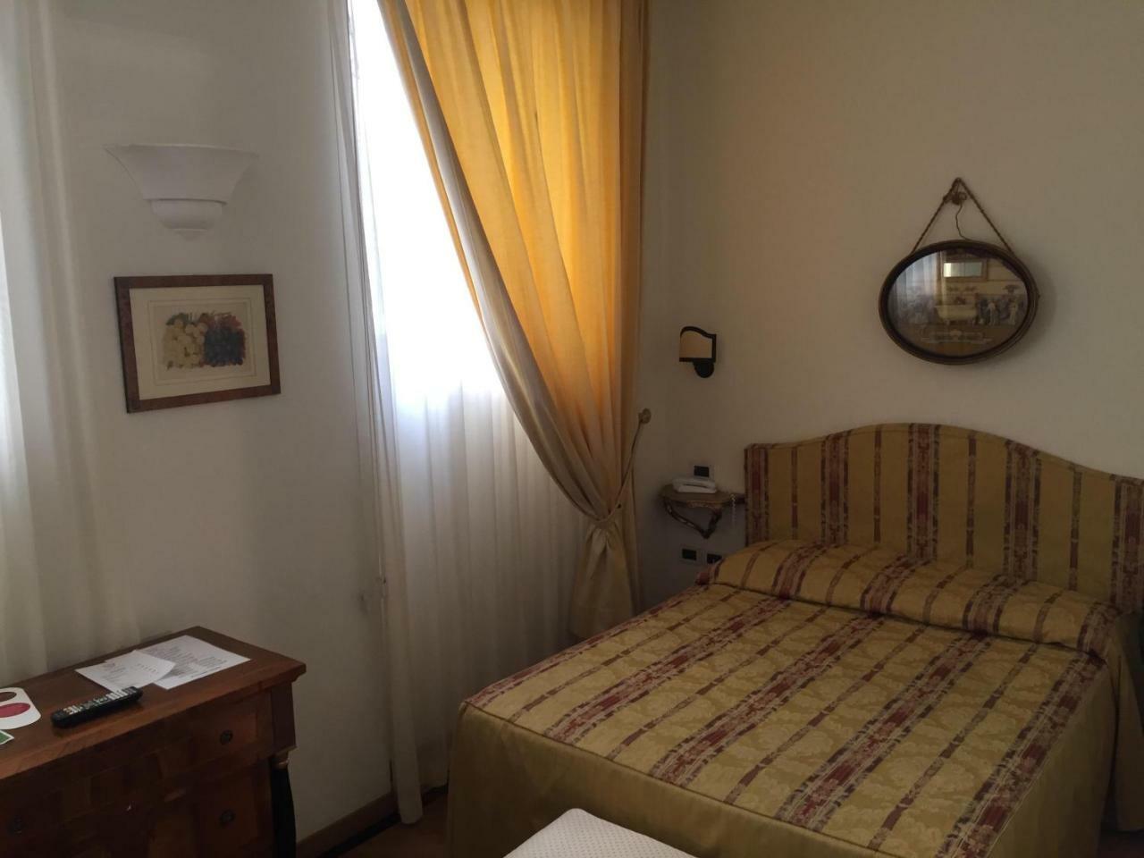 Al Teatro Hotel Livorno Kültér fotó